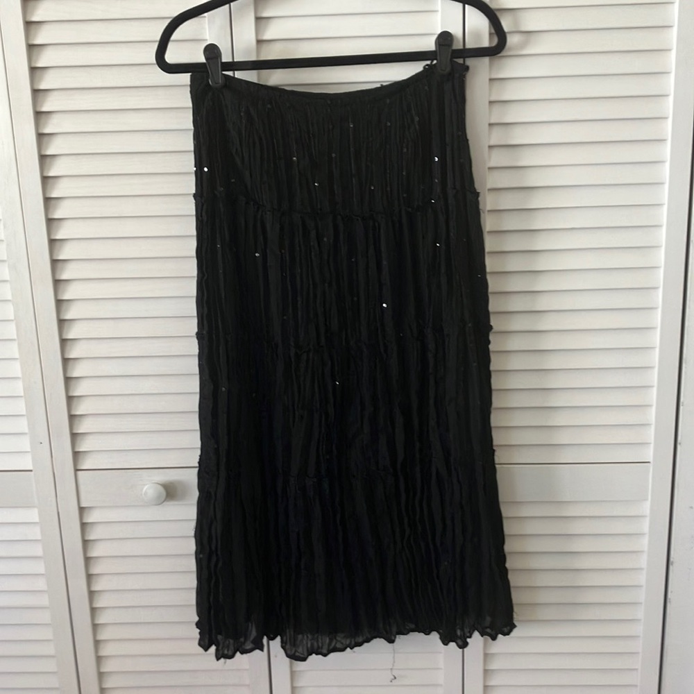 Notations Black Midi Peasant Skirt pleated material with sequins size PM
